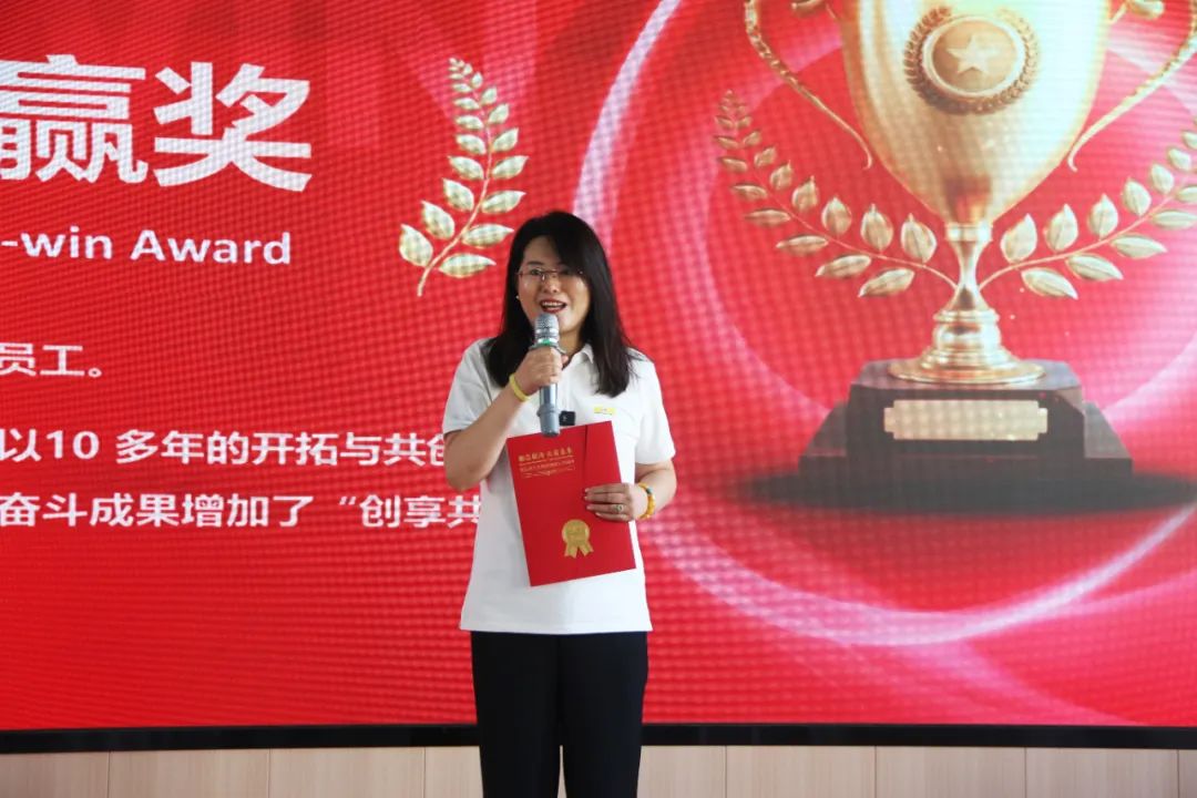 青岛币游国际生物集团建设二十五周年表扬大会盛大举行